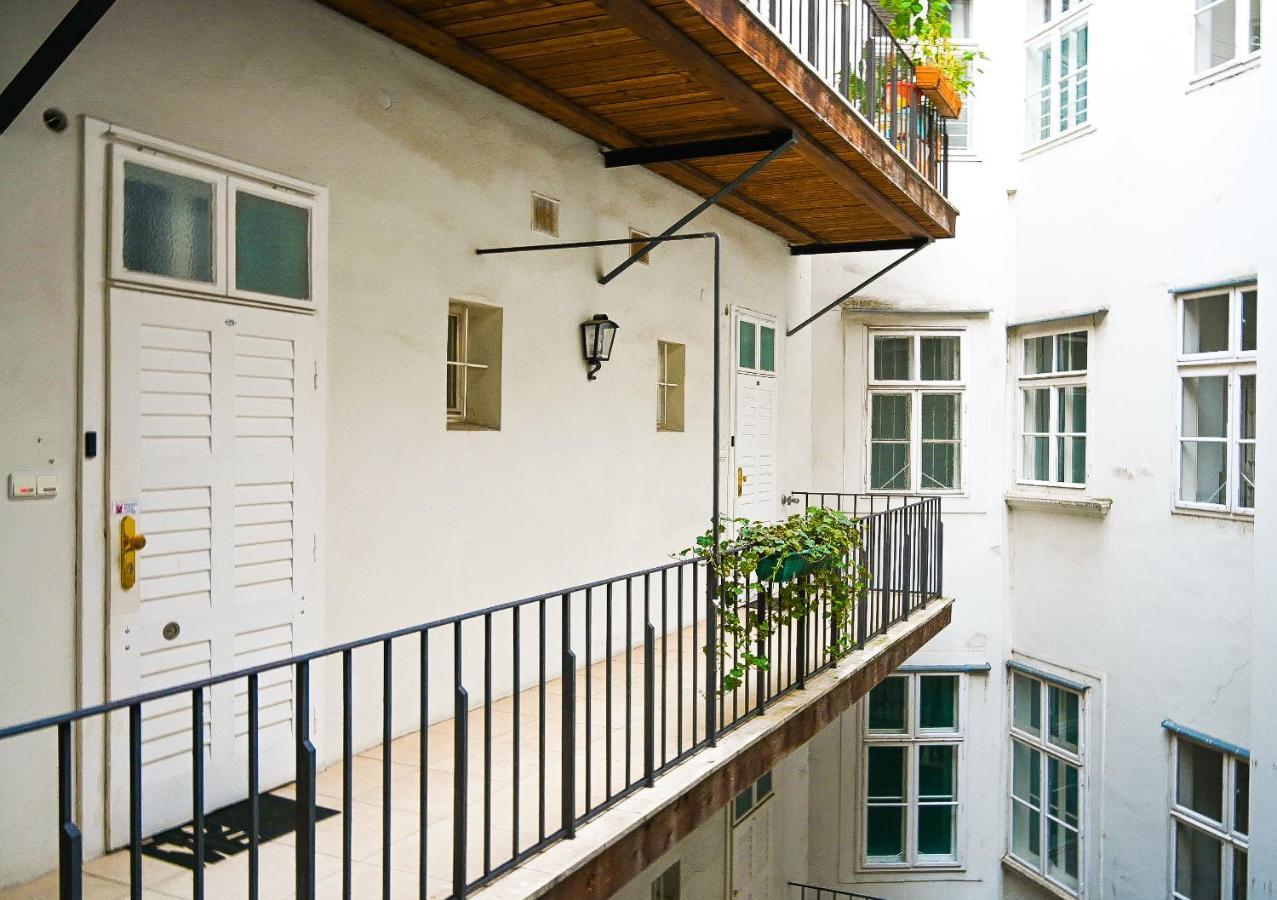 Backpacker Apartment Hofburg Вена Экстерьер фото